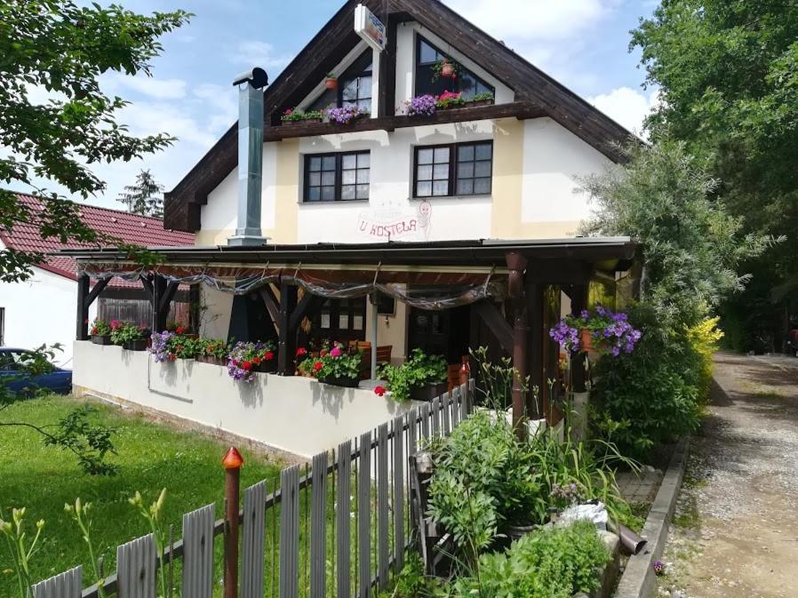 Penzion U Kostela Mlaka Экстерьер фото
